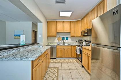 Pet-Friendly Jensen Beach Home Walk to Beach - image 9