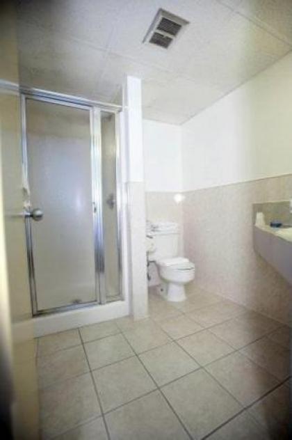 Meadowbrook Motor Lodge - image 3
