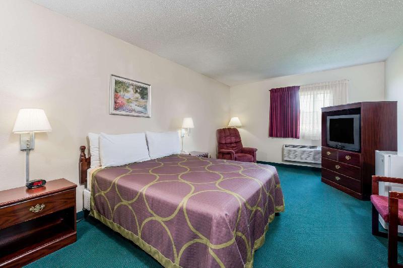 Super 8 by Wyndham Jerseyville - image 5