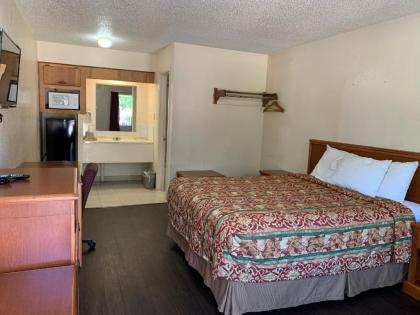 Regency Inn Jewett - image 5