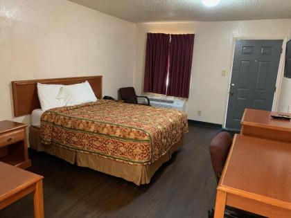 Regency Inn Jewett - image 8
