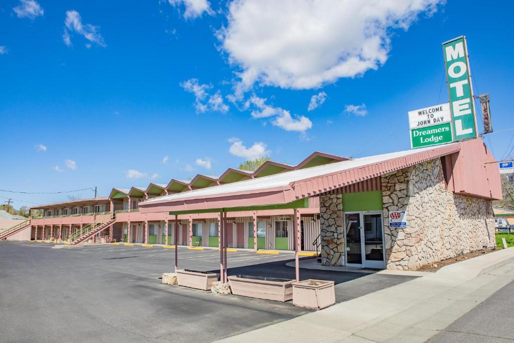 Dreamers Lodge - main image
