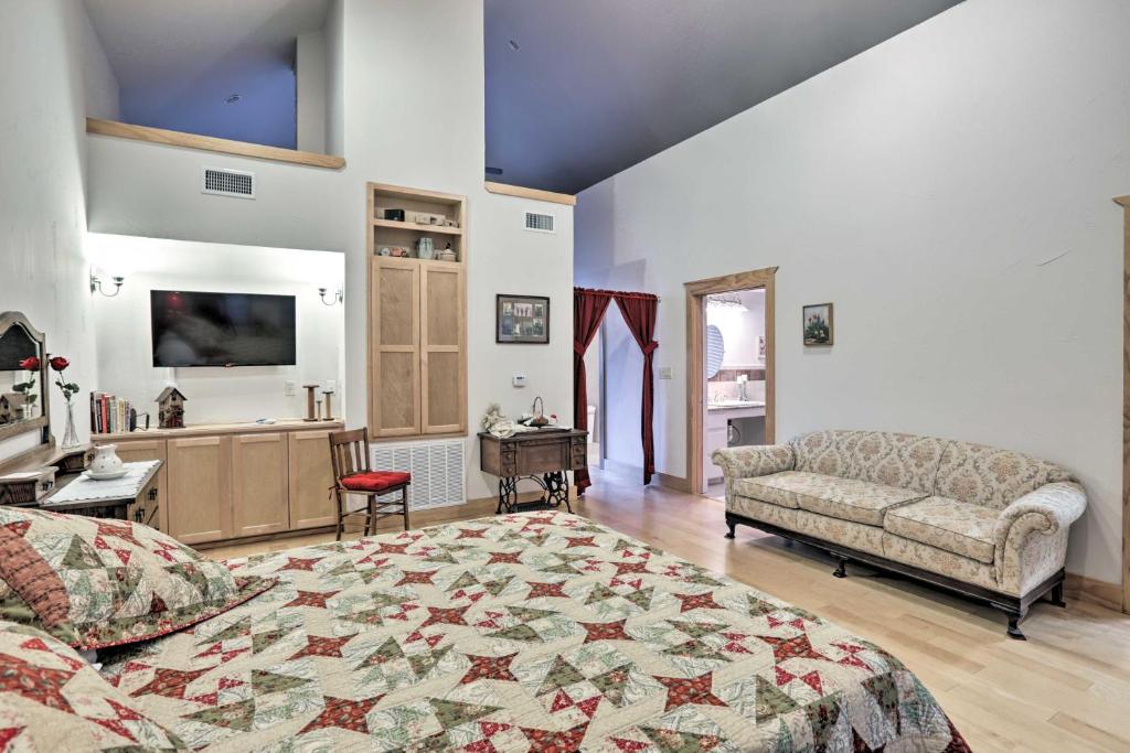 Rustic Johnson City Home with Hot Tub-2 Miles to Town - image 3
