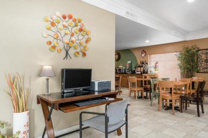 AmericInn by Wyndham Johnston Des Moines - image 13