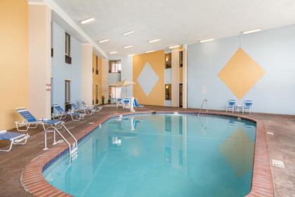 AmericInn by Wyndham Johnston Des Moines - image 2