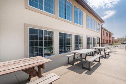 AmericInn by Wyndham Johnston Des Moines - image 3