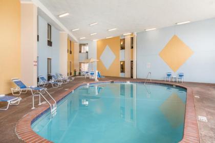 AmericInn by Wyndham Johnston Des Moines - image 4
