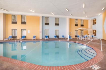 AmericInn by Wyndham Johnston Des Moines - image 5