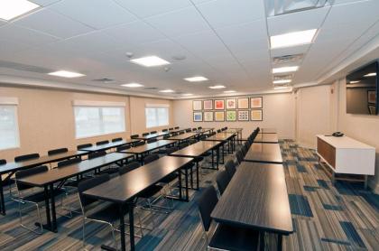 Holiday Inn Express & Suites an IHG Hotel - image 13