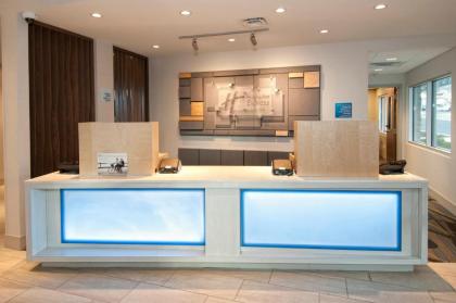 Holiday Inn Express & Suites an IHG Hotel - image 15