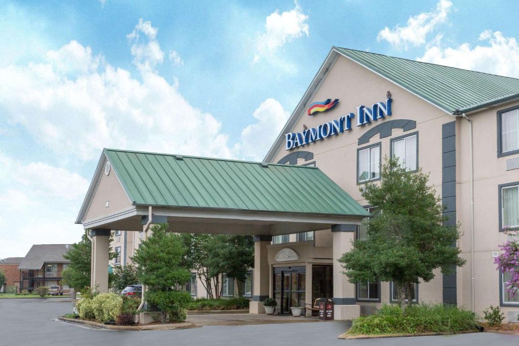 Baymont by Wyndham Jonesboro - main image