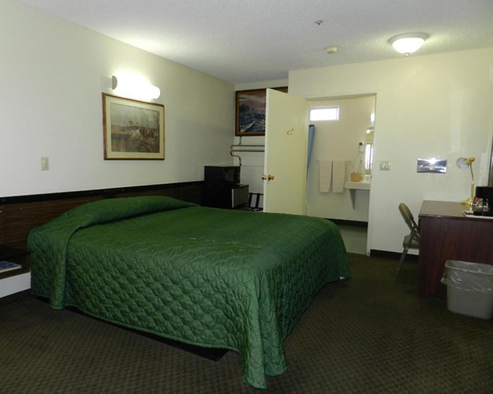 High Desert Motel Joshua Tree National Park - image 2