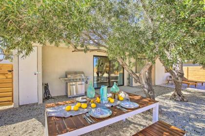 Modern Desert Bungalow with Fire Pit and BBQ! - image 3