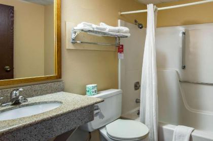 Econo Lodge Junction City I-70 - Near Fort Riley - image 13
