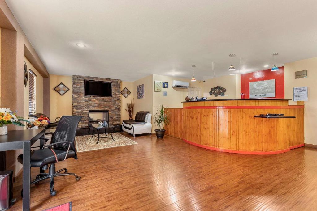 Econo Lodge Junction - image 3