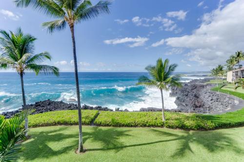 Luxurious 3 BR / 2 BA Direct Oceanfront condo - image 3
