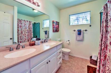 Breezy Kailua-Kona Bungalow with Lanai and Ocean View! - image 15