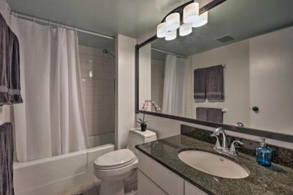 Remodeled Ocean View Downtown Kona Condo with Balcony - image 8