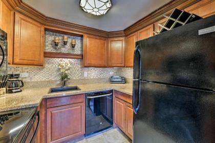 Downtown Kailua-Kona Condo with AC Walk to Beach and Bars - image 10