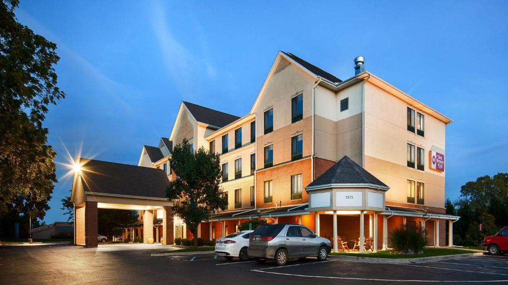 Best Western Plus Kalamazoo Suites - image 3