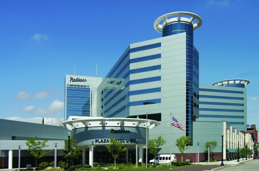 Radisson Plaza Hotel at Kalamazoo Center - image 2