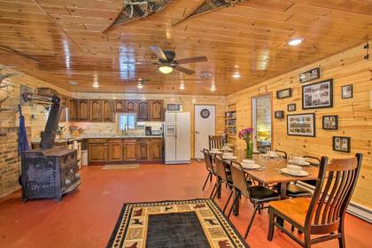 Hunters Dream Lodge on 400 Private Acres! - image 14
