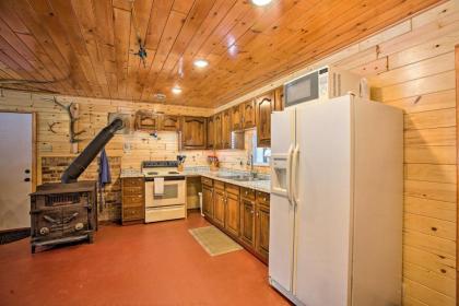 Hunters Dream Lodge on 400 Private Acres! - image 3