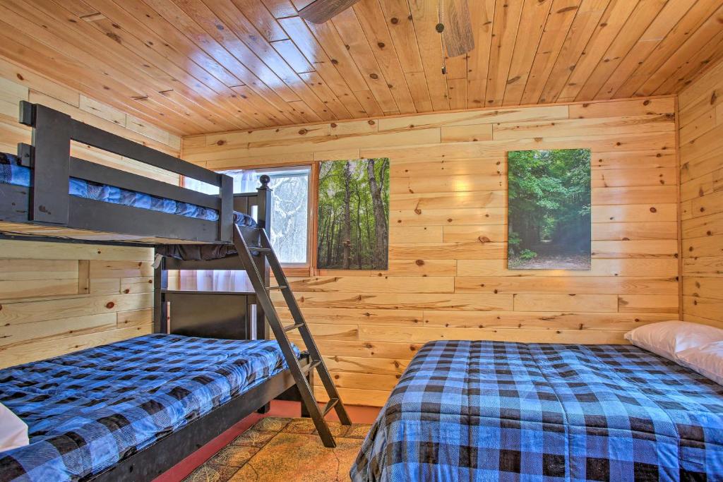 Hunters Dream Lodge on 400 Private Acres! - image 4