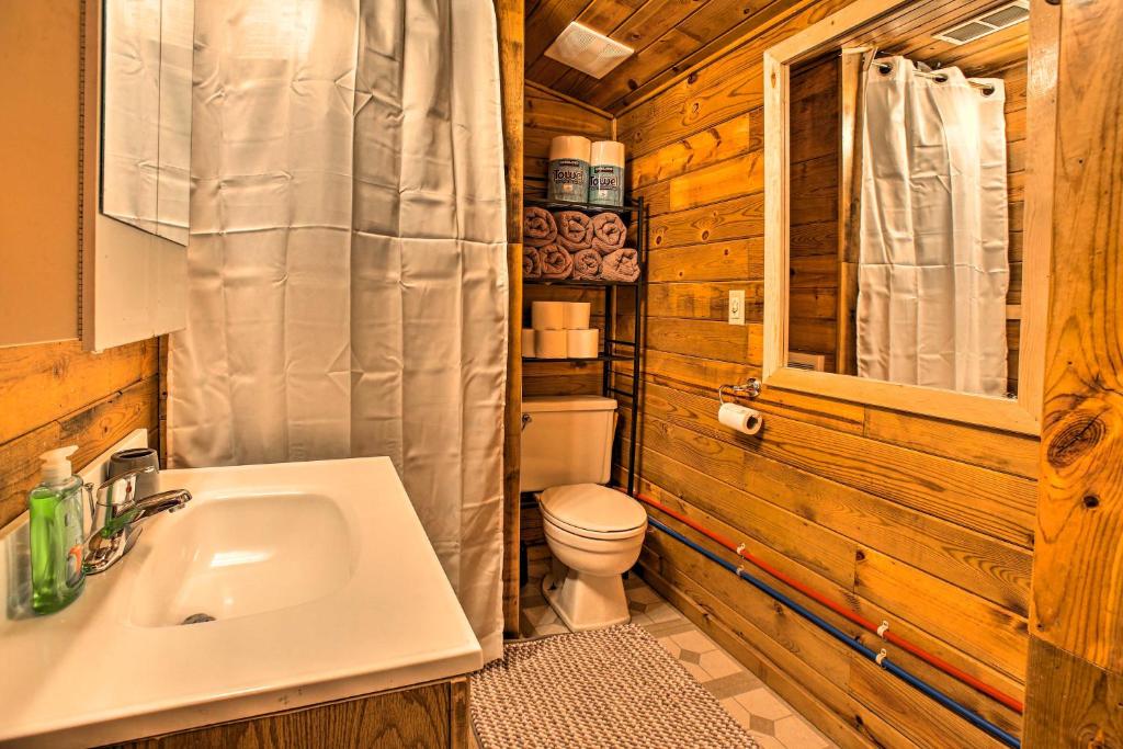 Hunters Dream Lodge on 400 Private Acres! - image 6