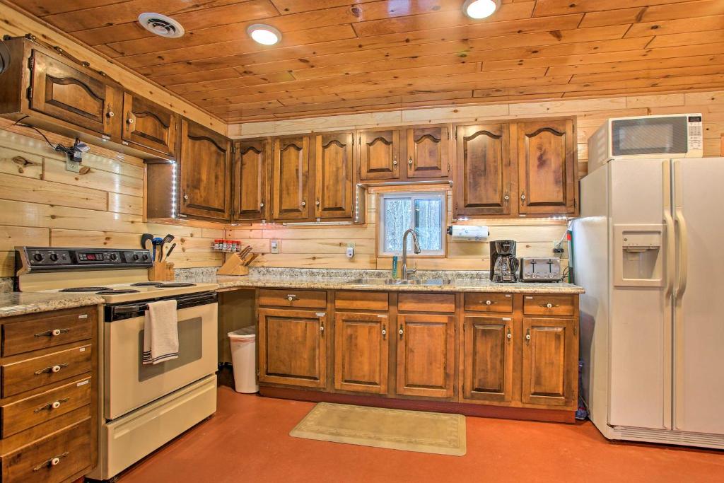 Hunters Dream Lodge on 400 Private Acres! - image 7