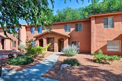 Kanab Condo with Pool and AC Less than 1 mi to Attractions