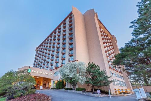 Embassy Suites Kansas City Plaza - main image