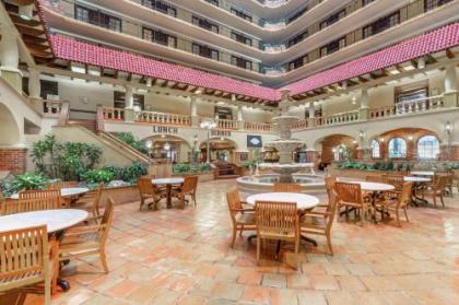 Embassy Suites Kansas City Plaza - image 3