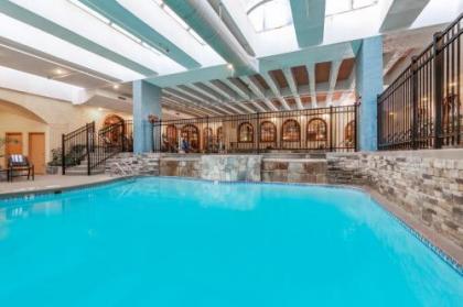 Embassy Suites Kansas City Plaza - image 5