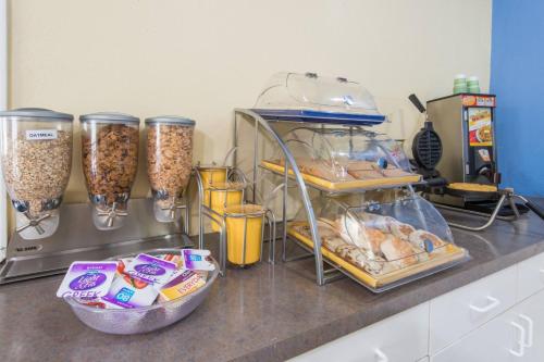 Days Inn by Wyndham Kansas City International Airport - image 3