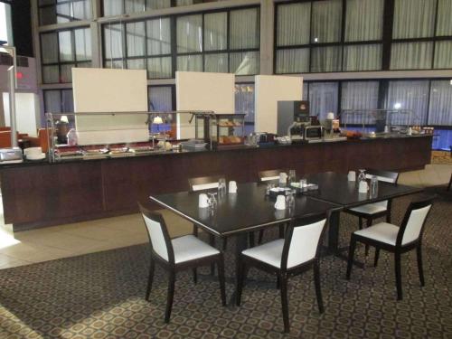 SureStay Plus Hotel by Best Western Kansas City Northeast - image 3