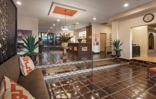 Best Western Plus Seville Plaza Hotel - image 3