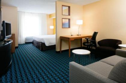 Fairfield Inn & Suites Kansas City Airport - image 2