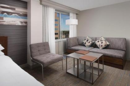 Kansas City Marriott Country Club Plaza - image 3