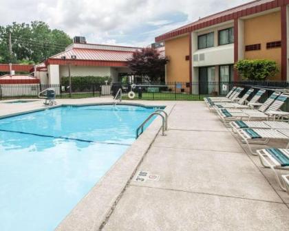 Quality Inn & Suites Kansas City I-435N Near Sports Complex - image 4