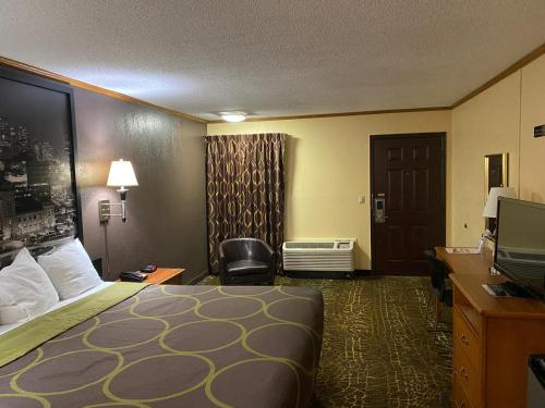 Super 8 by Wyndham Kansas City Airport - image 5
