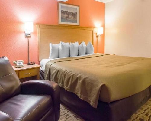 Econo Lodge Kansas City Downtown North - image 2
