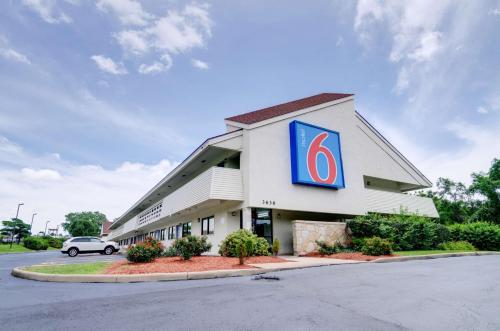 Motel 6-Kansas City MO - main image