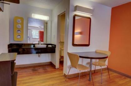 Motel 6-Kansas City MO - image 3