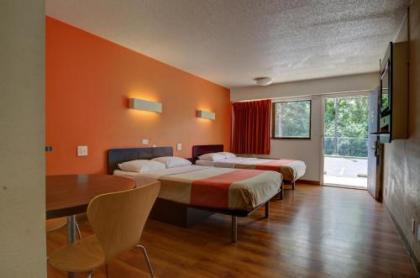 Motel 6-Kansas City MO - image 5