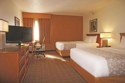 La Quinta Inn by Wyndham Kansas City North - image 2