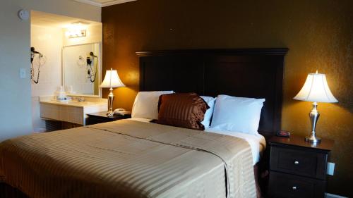 Americas Best Value Inn & Suites Kansas City - image 4