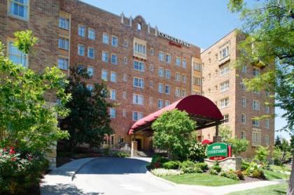 Courtyard Kansas City Country Club Plaza - image 1