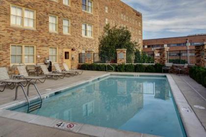 Courtyard Kansas City Country Club Plaza - image 3