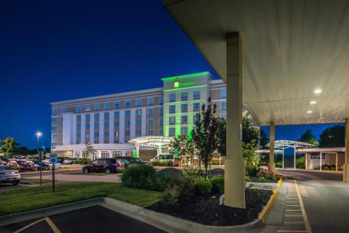 Holiday Inn Kansas City Airport an IHG Hotel - image 3